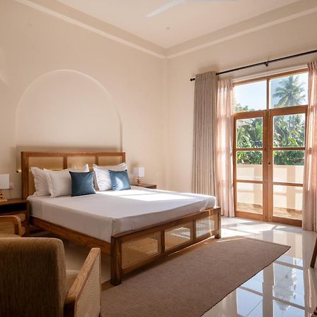 Triton Dondra Hotel Kültér fotó